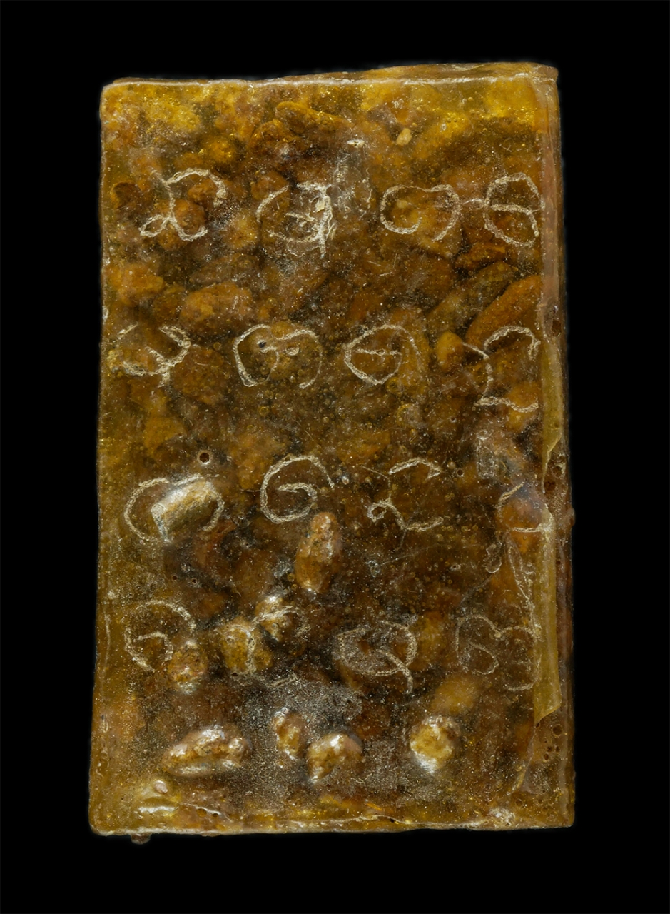 พระผงกล่องขาว17 (54)p.jpg - พระสมเด็จข้าวสารหิน วัดถ้ำพระ อ.พัฒนานิคม จ.ลพบุรี หลังมีรอยจารสวย  | https://kamulet.in.th